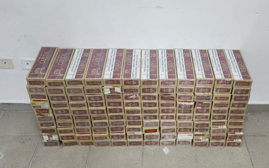 Policía Nacional junto al Ministerio Público ocupa 24,000 cigarrillos ilícitos durante operativo en colmado de SDE