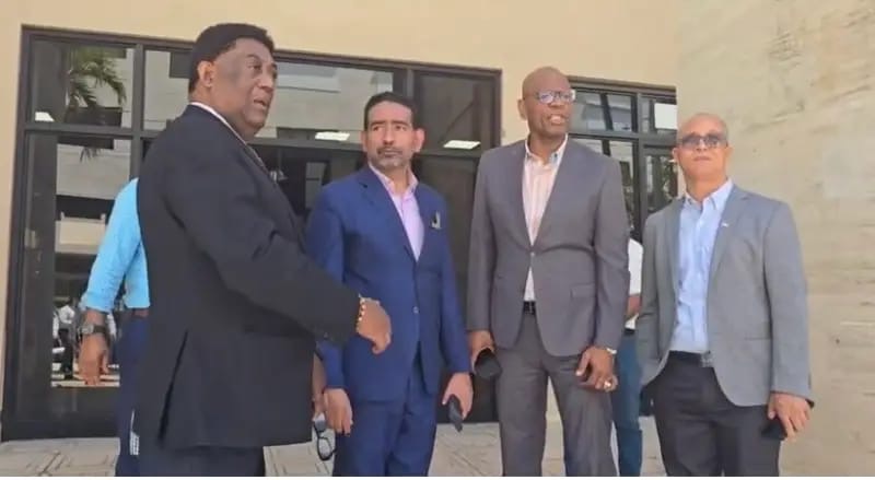 Gremios de prensa acompañan a Nelson Gutiérrez al Ministerio Público de Alta Tecnología en La Feria por caso desfalco en DIGESETT