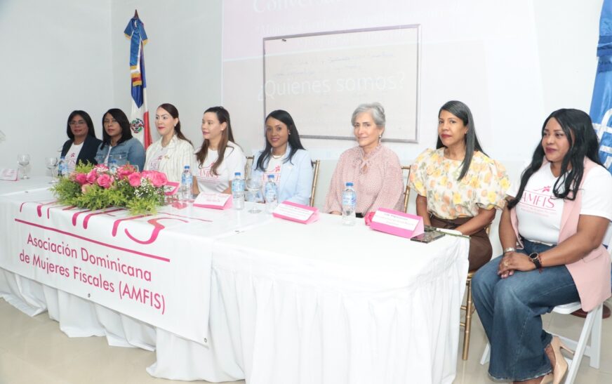En el marco de la conmemoración del mes de la mujer, la Asociación Dominicana de Mujeres Fiscales (AMFIS), realizó un conversatorio titu