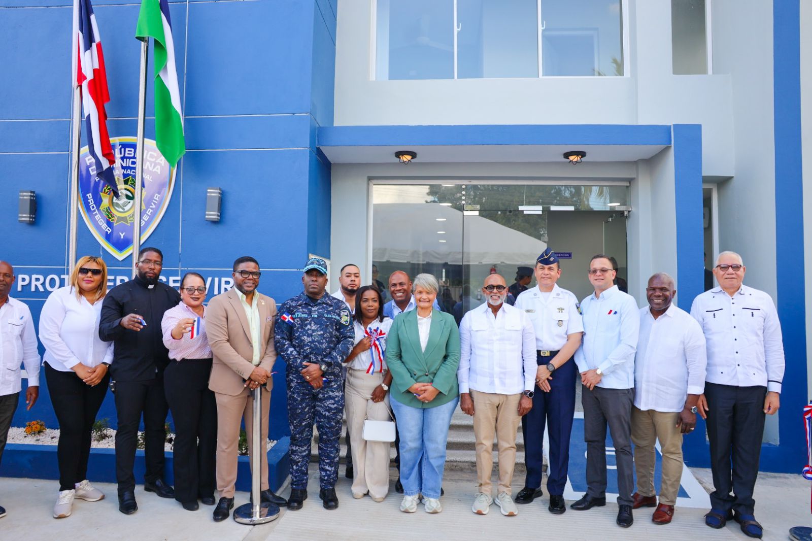 Gobierno inaugura nueva estación policial para fortalecer seguridad de ciudadanos en el municipio Quisqueya, SPM