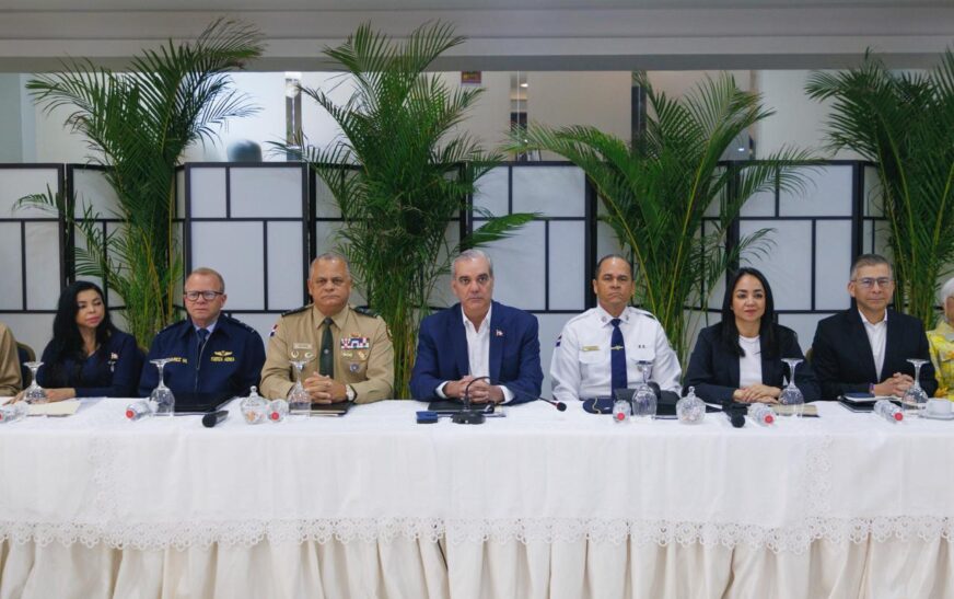 Ministra Faride Raful advierte sobre “cultura del desorden” y llama a ayudar primero antes de grabar.