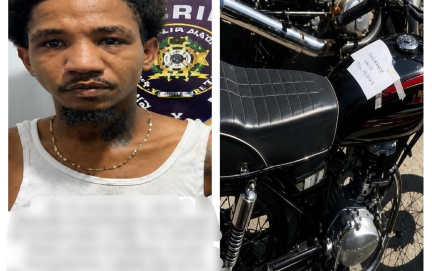 Policía apresa a “Jenki” y recupera motocicleta reportada com