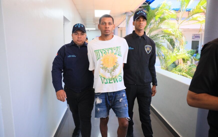Ante las labores de búsqueda y de investigación, se entrega hombre acusado de causar muerte a cabo policial durante incidente familiar en Brisas del Este, SDE