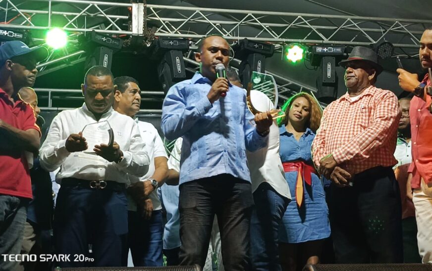 Comité de Llaneros ausentes reconoce labor periodística de Esmil Nina, reportero de RC Noticias