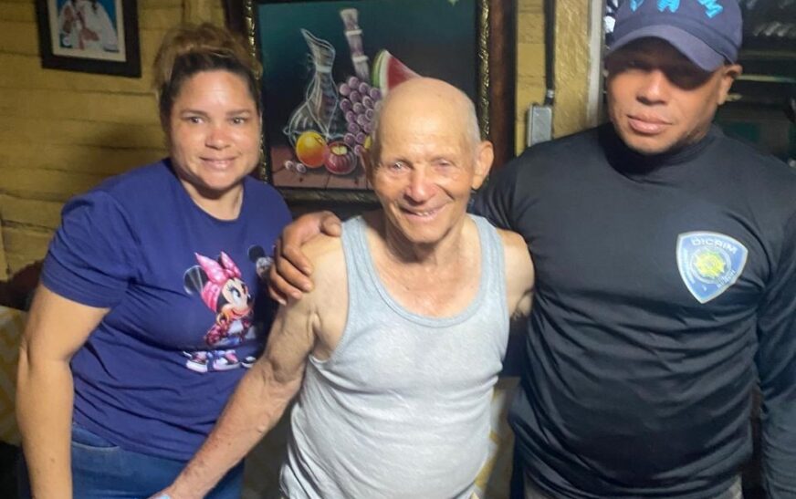 La Policía Nacional informó la localización sana y salva de un ciudadano de 83 años que había sido reportado como desaparecido en el municipio Los Hidalgos (El Mamey), provincia Puerto Plata, tras una rápida intervención de agentes de investigación y prevención.
