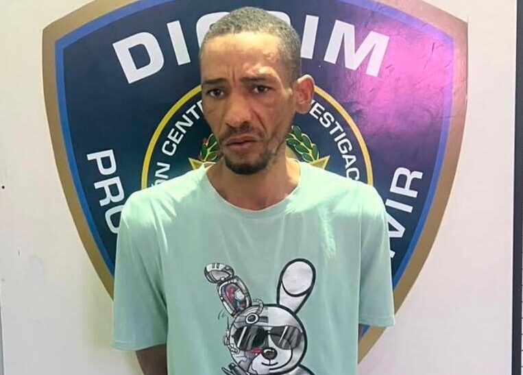 Policía arresta a uno de los implicados en atraco en Dajabón donde sustrajeron bienes valorados en más de RD$1.8 millones