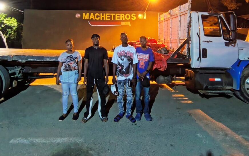 Ejército detiene camionero que ocultaba haitianos indocumentados en Valverde