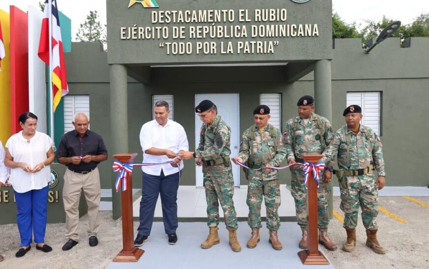 Comandante del Ejército entrega renovado destacamento en el distrito municipal El Rubio, provincia Santiago